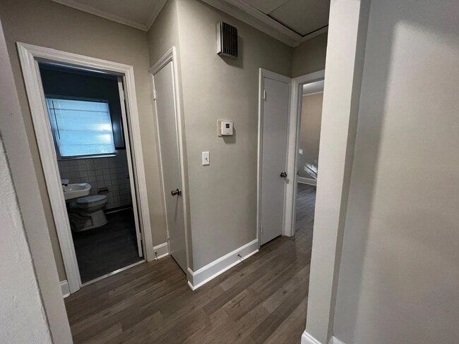 Foto del edificio - Room for Rent in 3 Bedroom House at 1043 M...