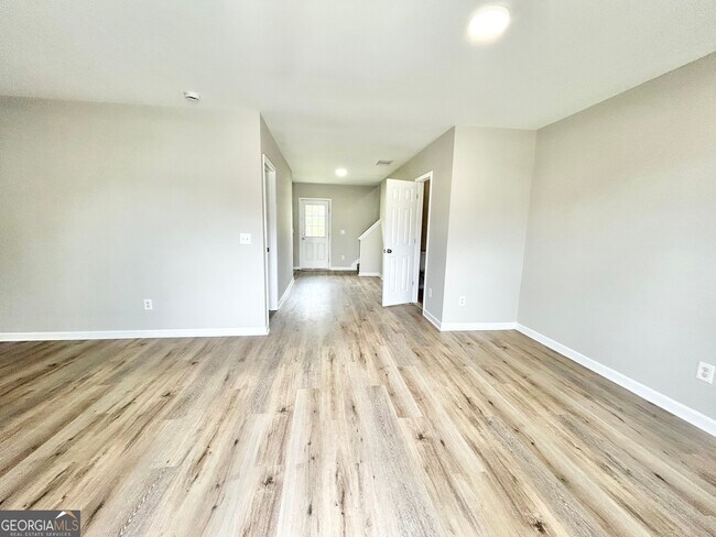 Foto del edificio - 739 Wheel House Ln