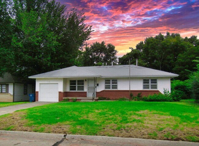 Foto del edificio - 1101 Sycamore Dr