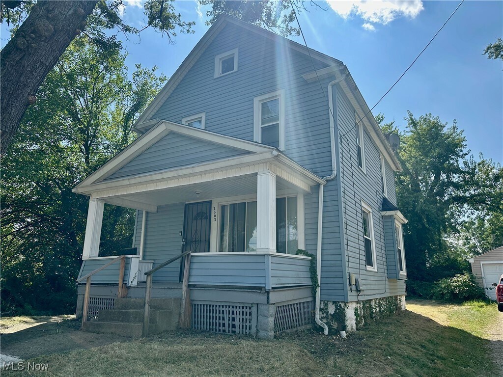 2302 9th St SW Akron, OH 44314 – photo 2