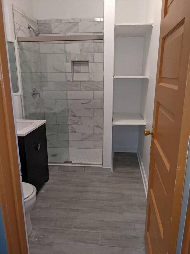 Bathroom - 4024 S Albany Ave