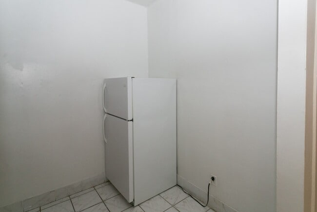 Building Photo - 4856 N Damen Ave