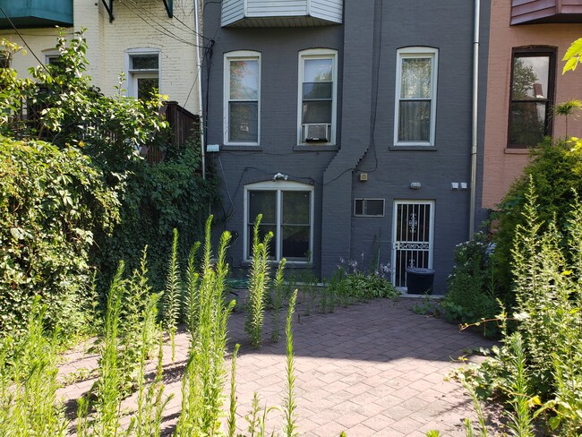 Building Photo - 551 9th St