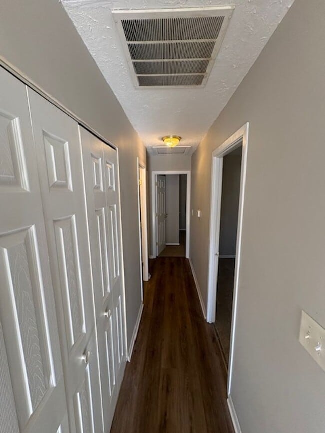 Building Photo - House for Rent with detached garage 3 BR/ 1 BA