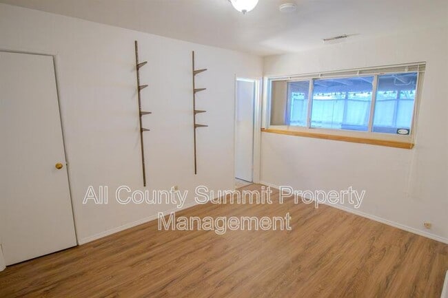 Building Photo - 9001 Hickory Pl