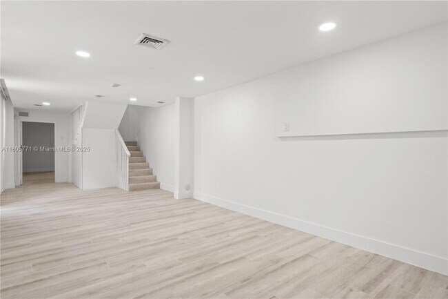 Foto del edificio - 600 NE 27th St