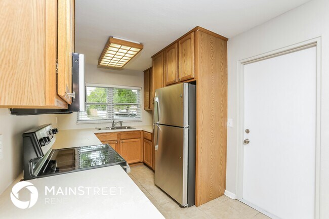 Building Photo - 5730 Oleander Dr