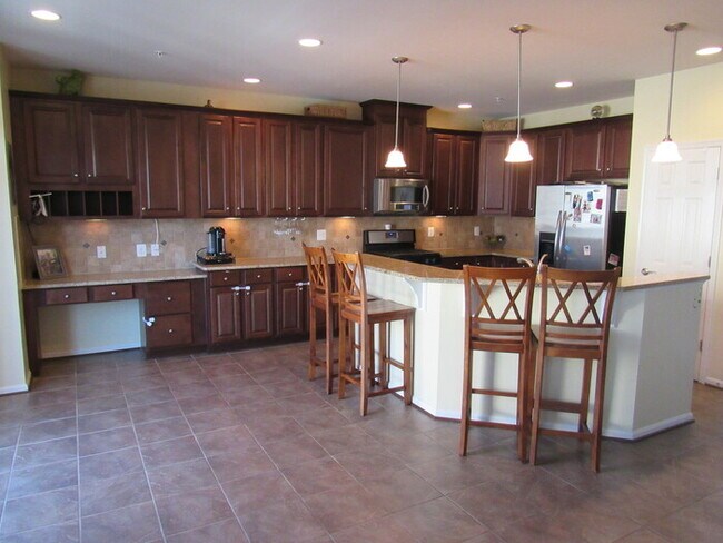 Building Photo - Pet Friendly 2 Story with Basement and 2 C...