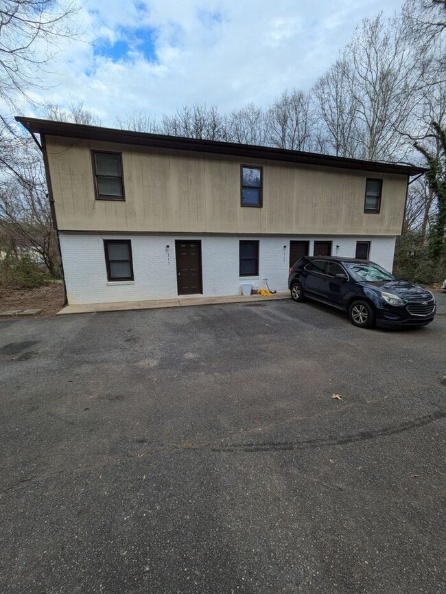 Photo - 2BD/1.5BA Townhome in Hickory