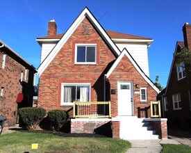 Building Photo - 18410 Santa Rosa Dr