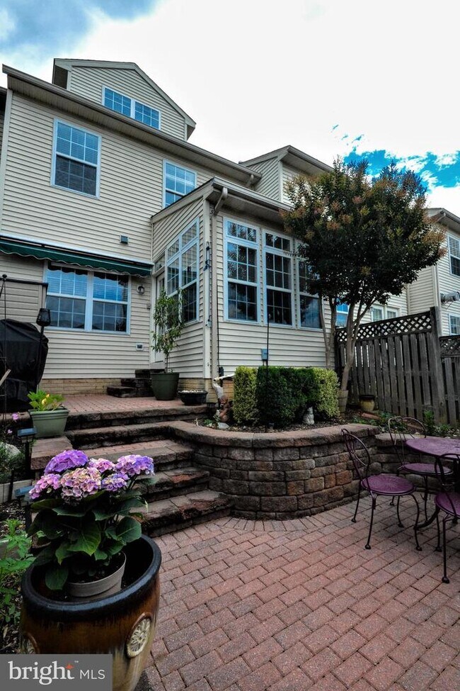 Building Photo - 2615 Island Grove Blvd