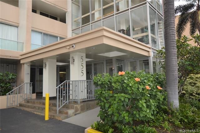 Foto del edificio - 555 University Ave