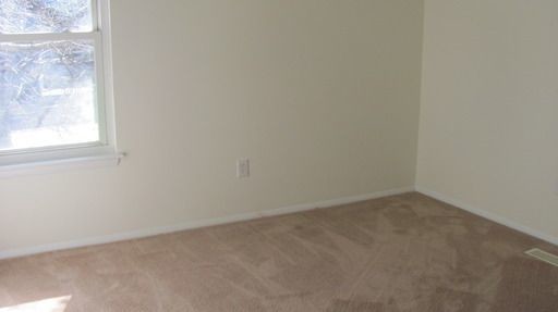 Building Photo - Large 4 bedroom 2.5 bath in Chesapeake