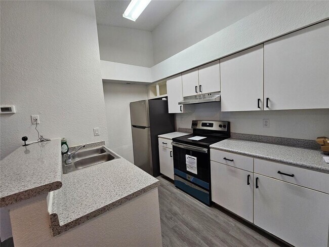 Building Photo - 2/2 condo for rent 32839