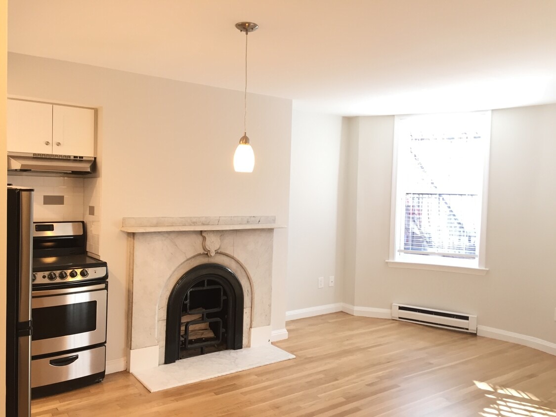 Primary Photo - 33 Hanson St