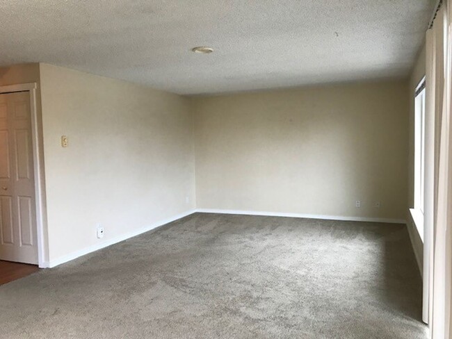 Foto del edificio - 9717 Danwood Ln NW