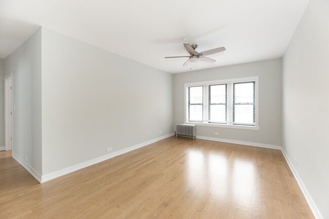 Building Photo - 4826 N Wolcott Ave