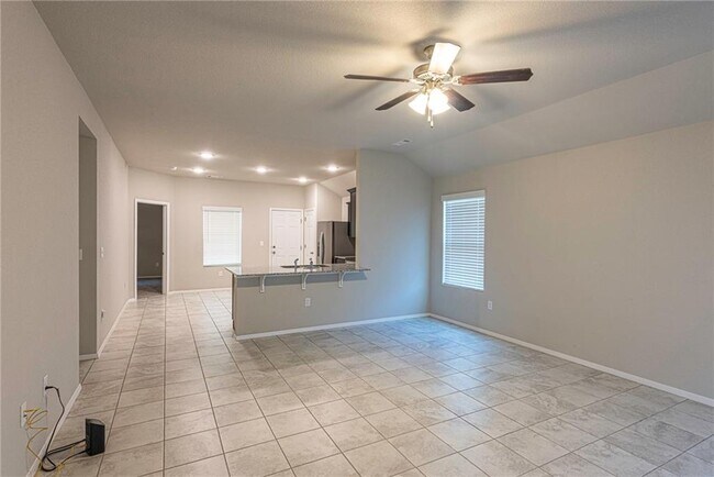 Building Photo - 1044 S Kingfisher Ln