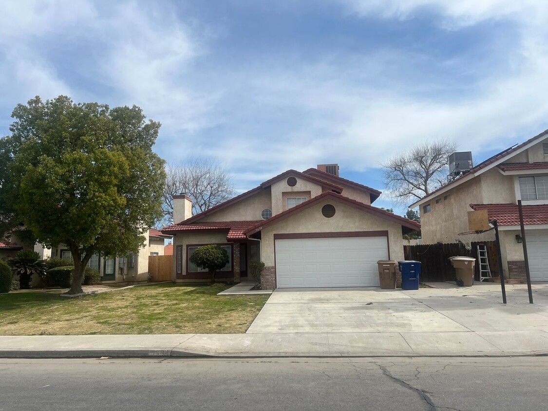 Primary Photo - Silver Creek Home in Southwest Bakersfield