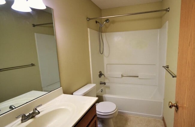 Building Photo - 9064 Scarlet Globe Dr