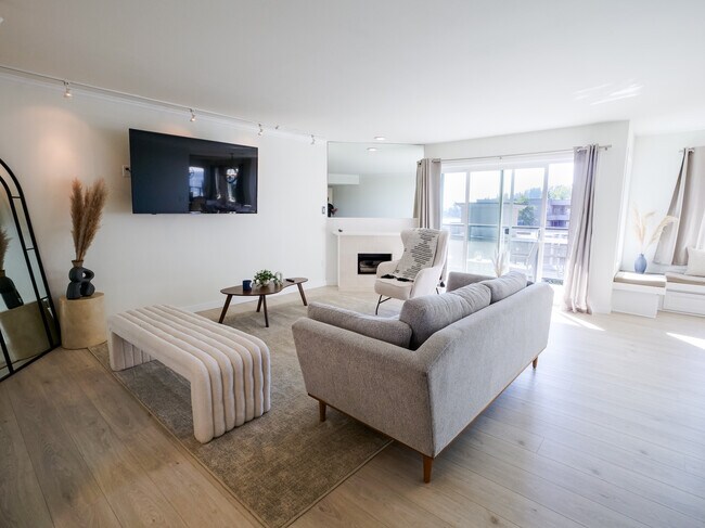 Living Room Shot - 9201 NE Juanita Dr