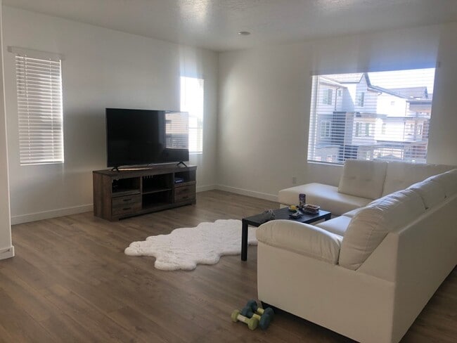 Building Photo - 323 S 1110 W