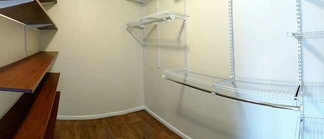 Building Photo - 104 Hollow Dr