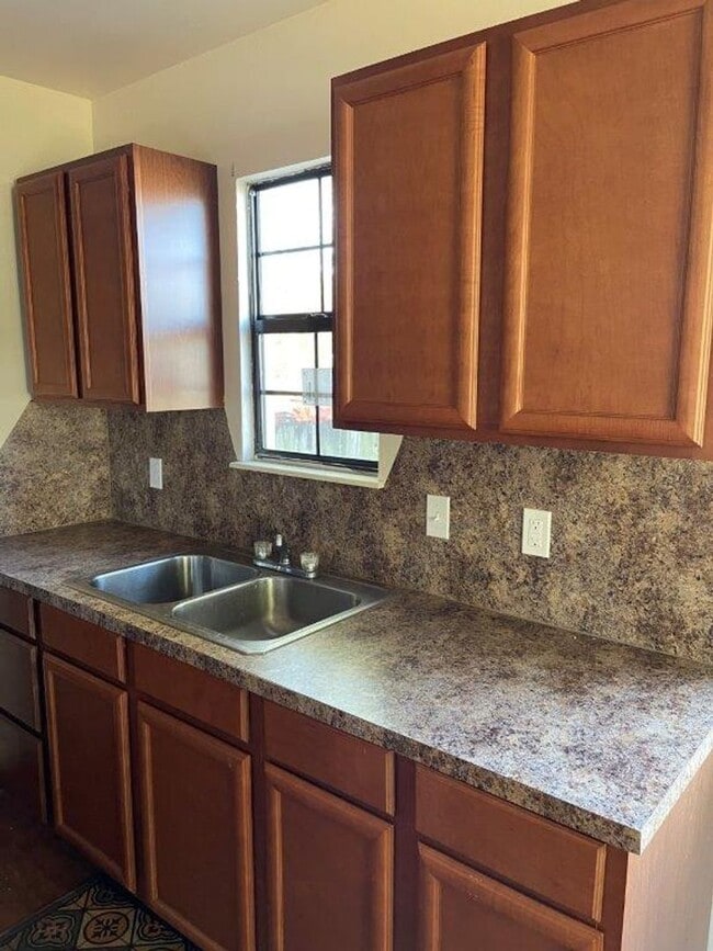 Foto del edificio - cute 2 bed 1 bath, fenced yard, small pet ok with deposit.