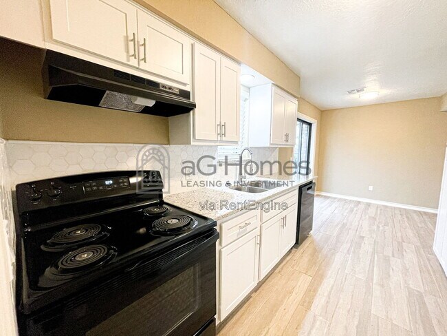 Foto del edificio - 8412 S Douglas Ave
