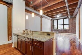 Building Photo - 420 S Front St