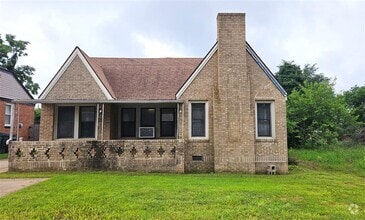 Building Photo - 2112 NE 20th St