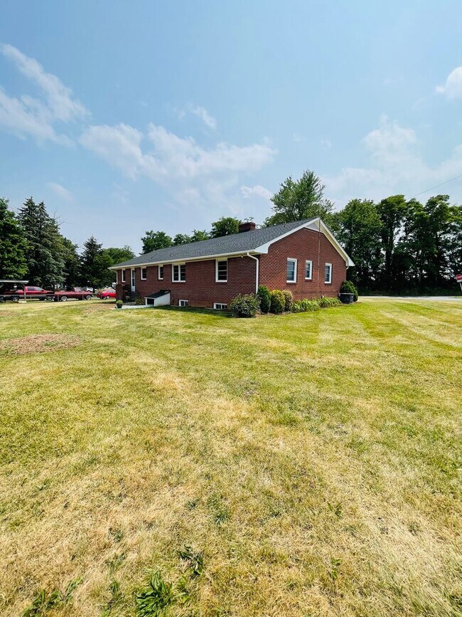 Foto del edificio - Home for Rent in Dayton