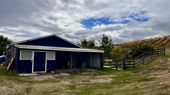 Foto del edificio - NEW TO THE MARKET Cozy 1 Bedroom 1 Bathroo...