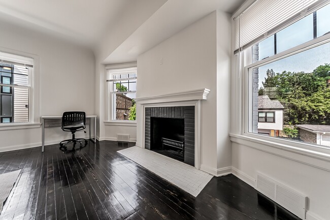 Building Photo - Reserve Overlook