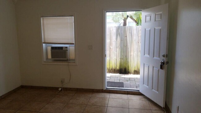 Building Photo - 806 1/2 Bunker Rd., Apt. A, WPB, FL 33405