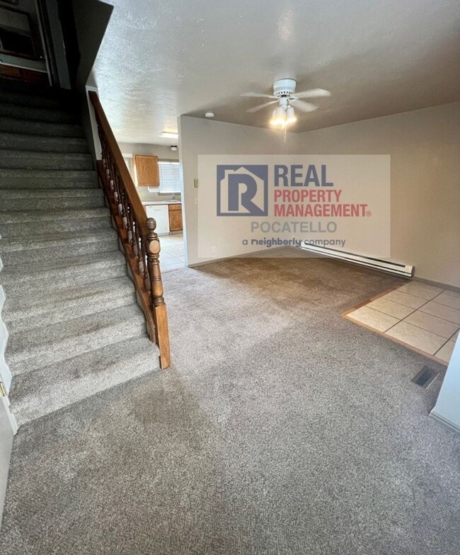 Foto del edificio - 3 bed 1.5 Bath Duplex - 1 Car Garage