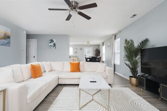 Building Photo - 2155 Shadowbrook Dr