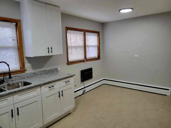 Foto del edificio - 7538 N Waukegan Rd
