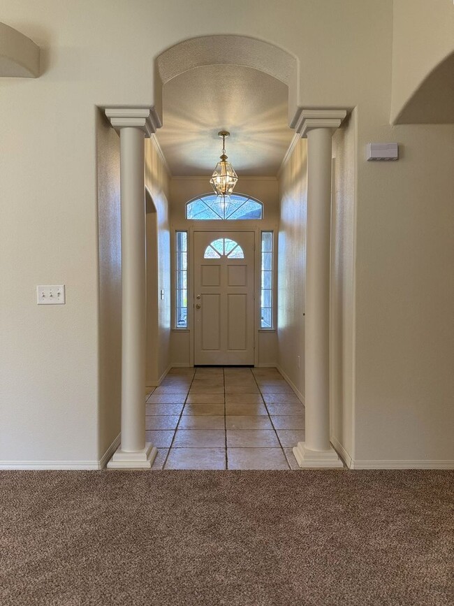Foto del edificio - $500 off 1st months' rent! Excellent 4 bdr...