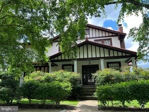 Building Photo - 1730 N Danville St