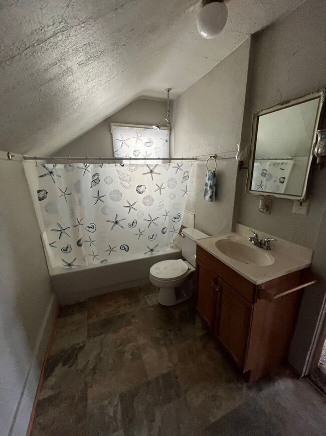 Building Photo - 2 br, 1 bath House - 318 S 17th Street