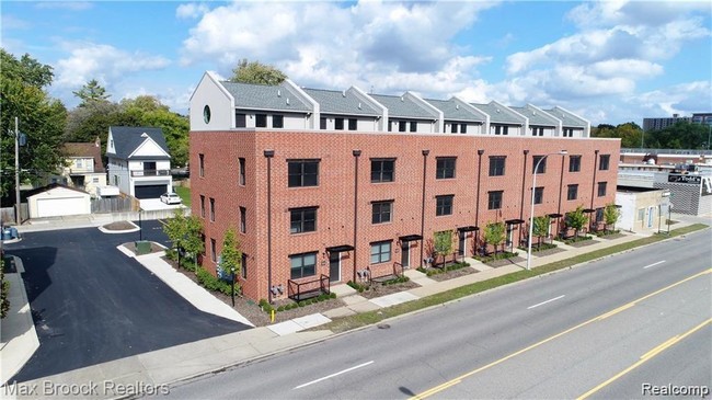 Building Photo - 624 W Eleven Mile Rd