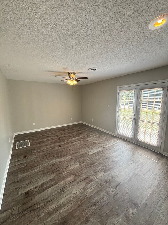 Foto del edificio - 1837 Lively Rd