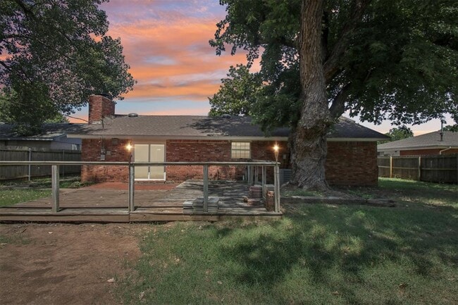 Building Photo - 1428 Aladdin St