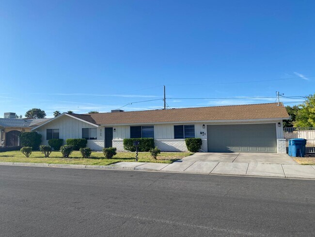 Building Photo - 4765 E Mohave Ave