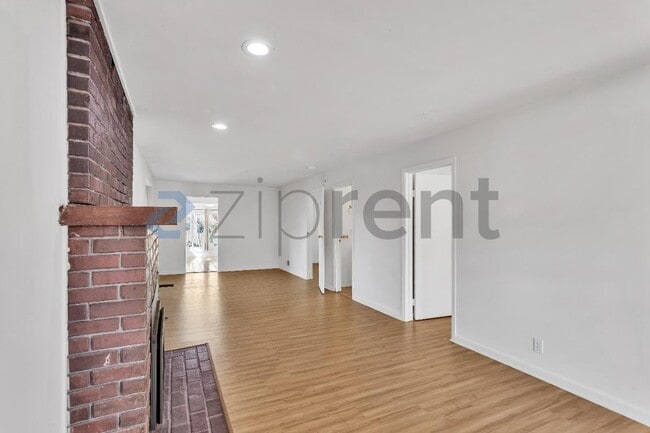 Building Photo - 1219 43rd Ave