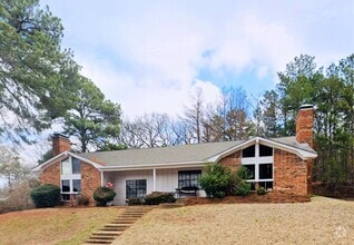 Building Photo - 4106 S Park Dr