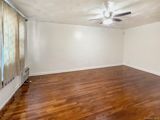 Foto del edificio - 1043 E 57th St