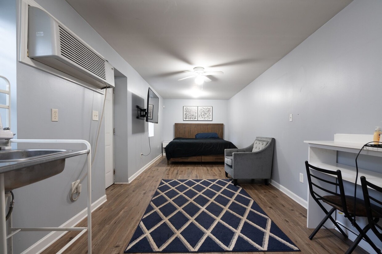 Photo - 970 Hubbard St SW