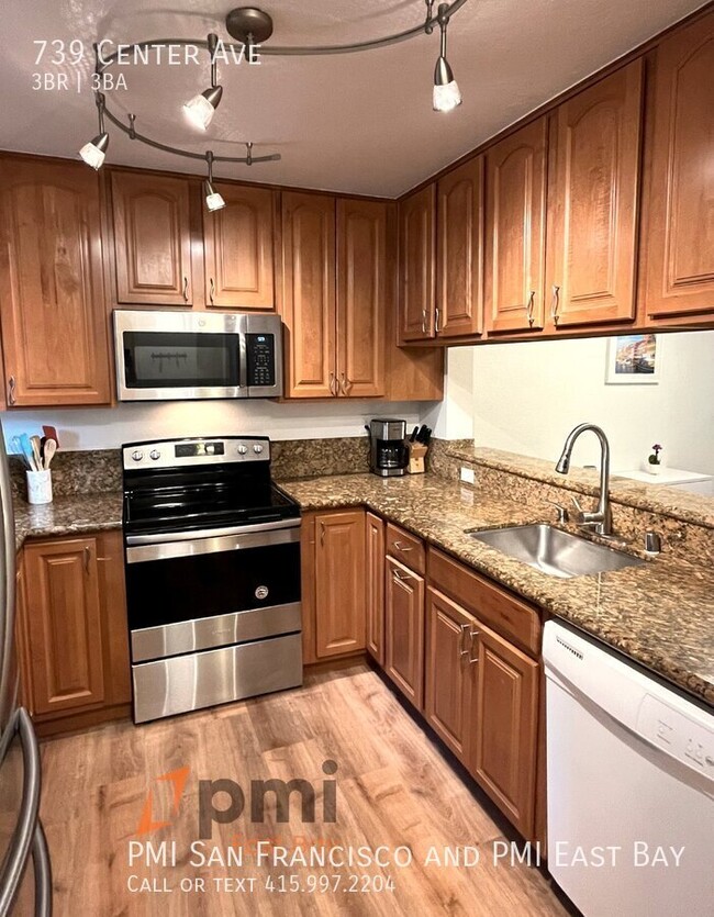 Foto del edificio - Delightful 3br / 2.5ba Townhouse Near Shop...